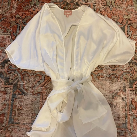 Show Me Your Mumu First Look Ivory Robe - Picture 3 of 4